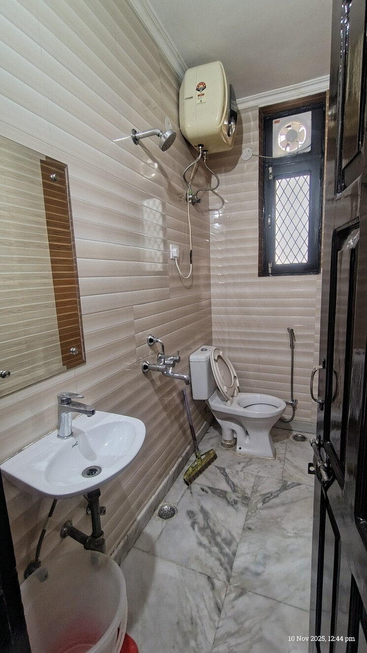 Attached Bathroom, huda-market 1 RK 250 Sq.Ft. Independent House In Sector 31 Gurgaon 9585969