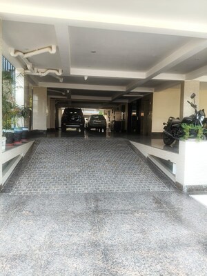 Parking in 1 RK Builder Floor at Ansal Plaza Sector-23, Sector 23 – for Rent