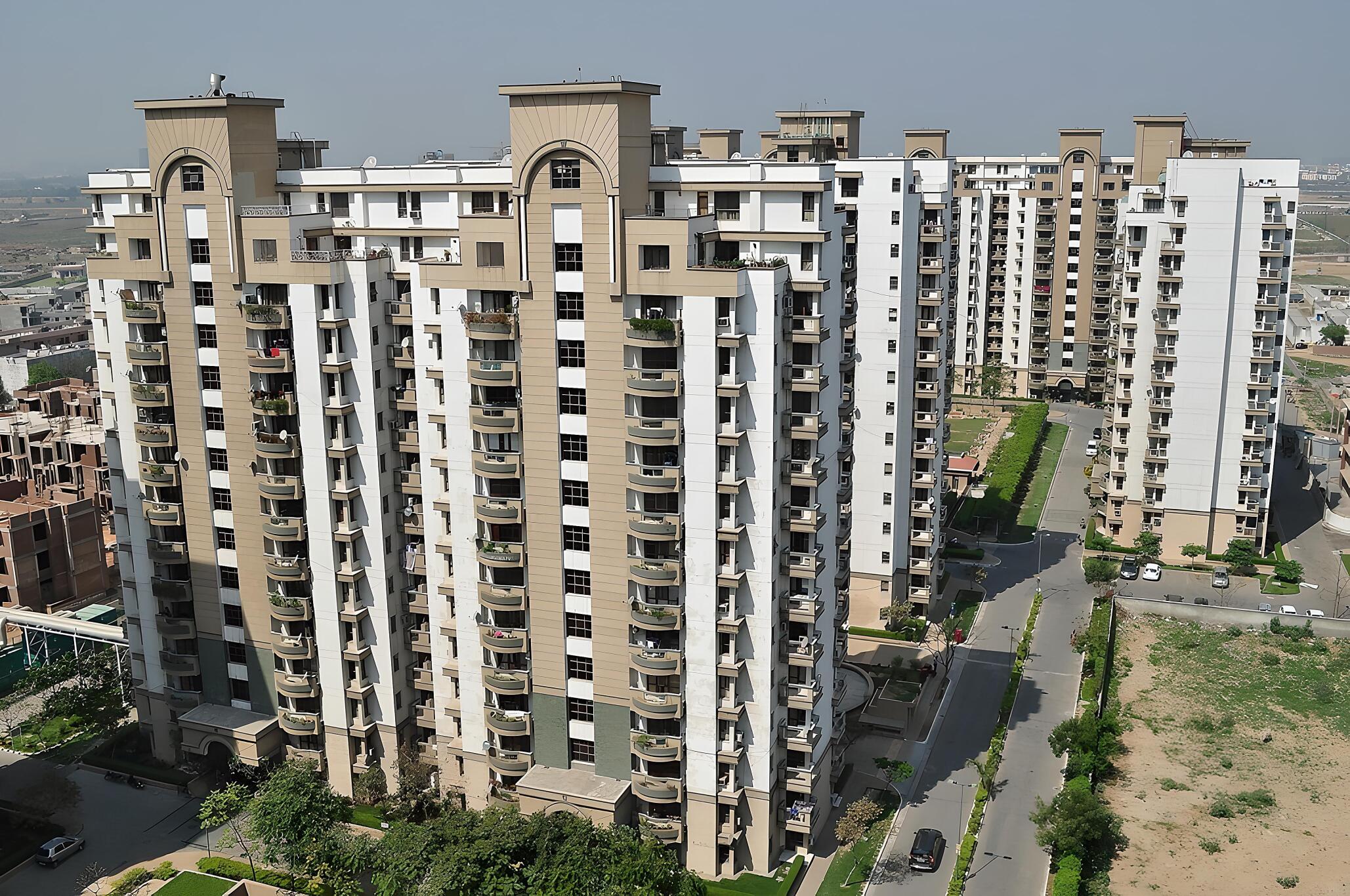4 BHK + Servant Room Apartment For Sale in Vipul Greens