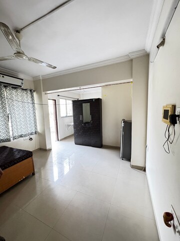 Room in 1 BHK Apartment at Koregaon Park Annexe – for Rent