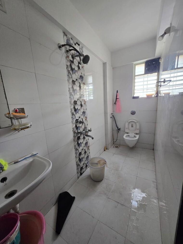 Bathroom, kothrud 2 Bedroom 905 Sq.Ft. Apartment In Kothrud Pune 9586094