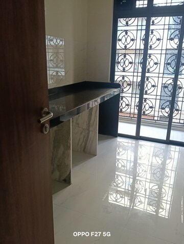 Furnished Amenities in 2 BHK Apartment at Lodha Sterling, Kolshet Road – for Sale