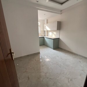 Room in 1.5 BHK Builder Floor at Sector 55 – for Rent