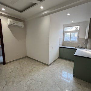 Kitchen in 1.5 BHK Builder Floor at Sector 55 – for Rent