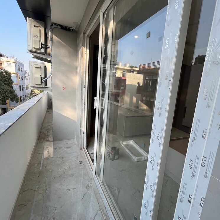 Balcony, sector 55 1.5 Bedroom 180 Sq.Yd. Builder Floor In Sector 55 Gurgaon 9586219