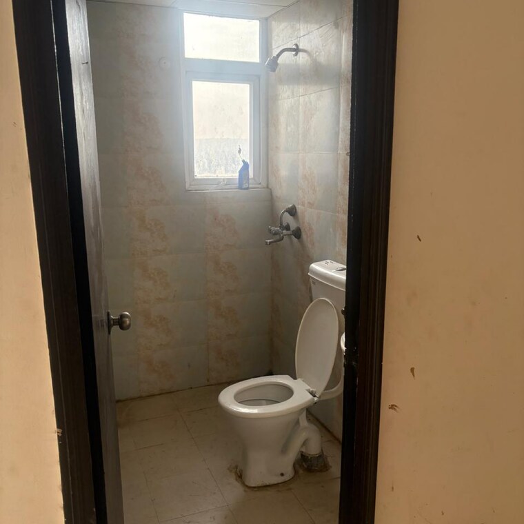 Bathroom, signature-the-serenas 2 Bedroom 724 Sq.Ft. Apartment In Sohna Sector 33 Gurgaon 9586490