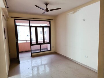 Room in 2.5 BHK Apartment at SRS Pearl Heights, Sector 87 – for Sale