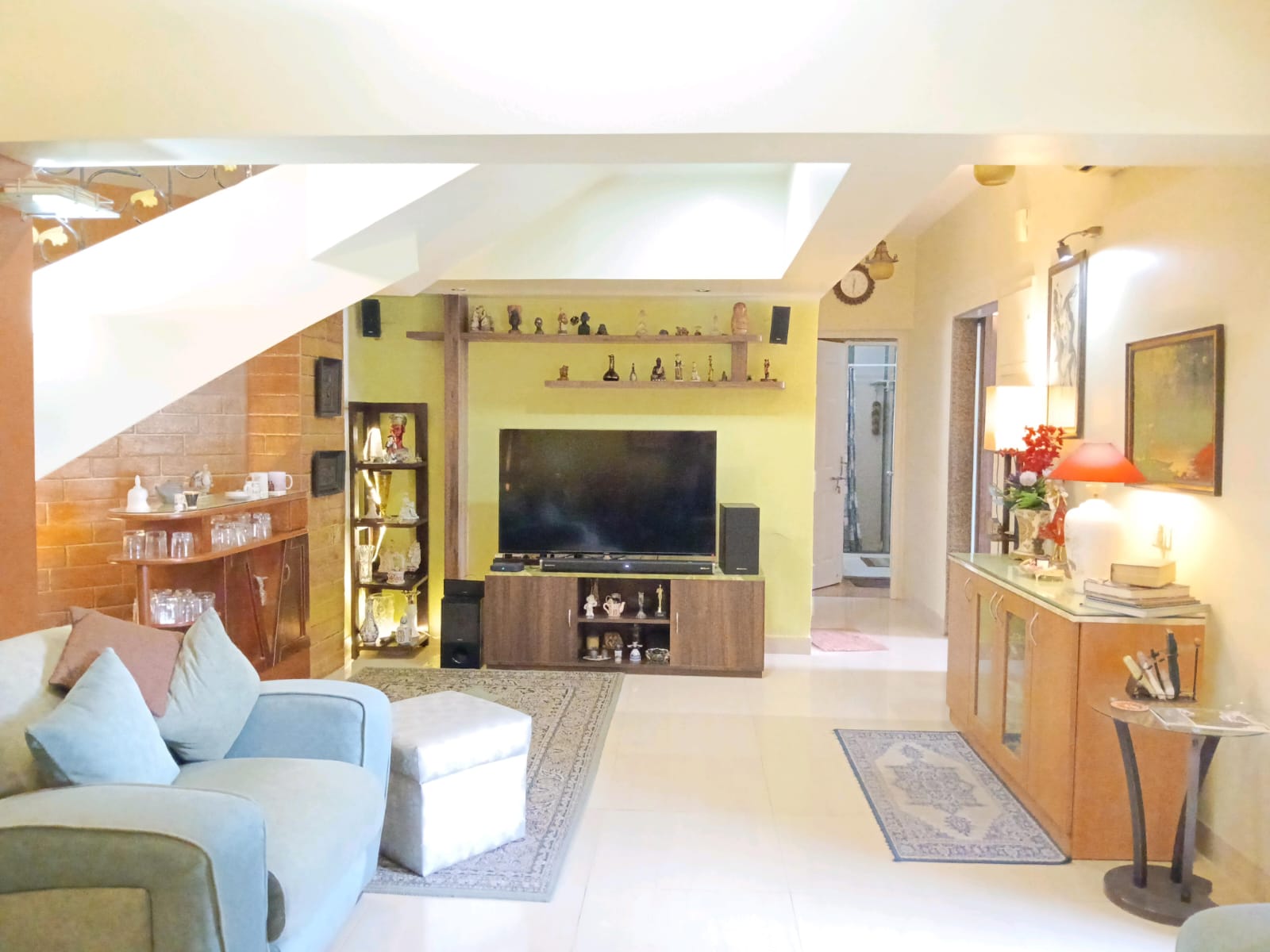 3 BHK 1800 Sq.Ft. Apartment in NRI Complex Phase 2