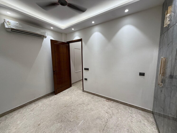 Room, lajpat nagar 2 Bedroom 900 Sq.Ft. Builder Floor In Lajpat Nagar Delhi 9586240