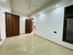 Room in 3 BHK Builder Floor at Saket – for Rent