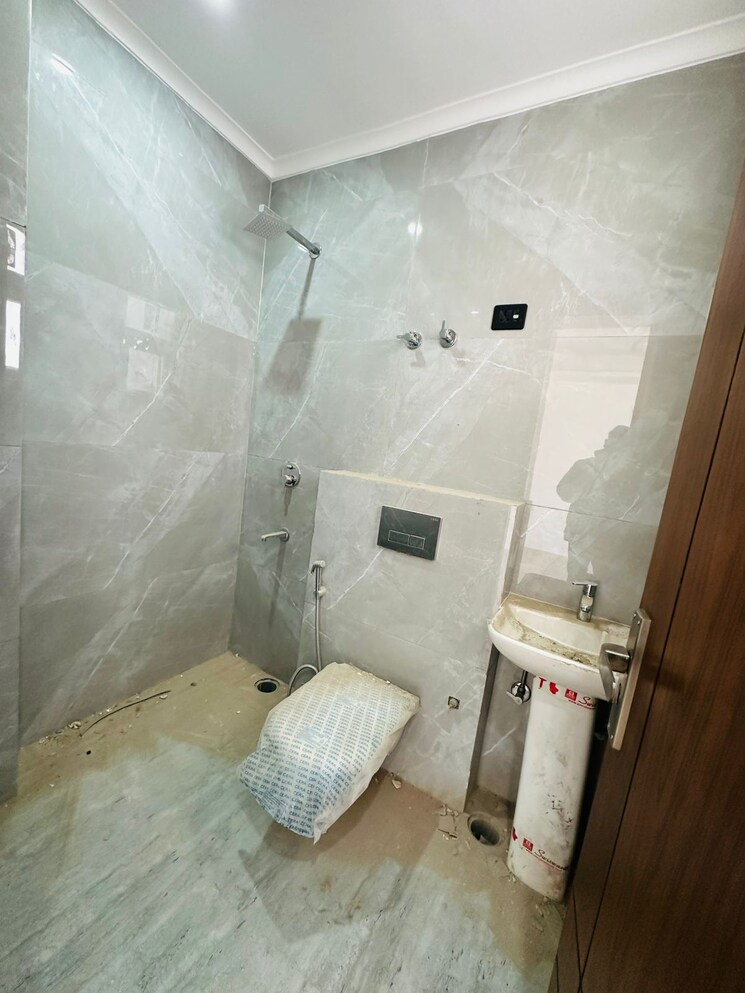 Bathroom, saket 3 Bedroom 1300 Sq.Ft. Builder Floor In Saket Delhi 9586306