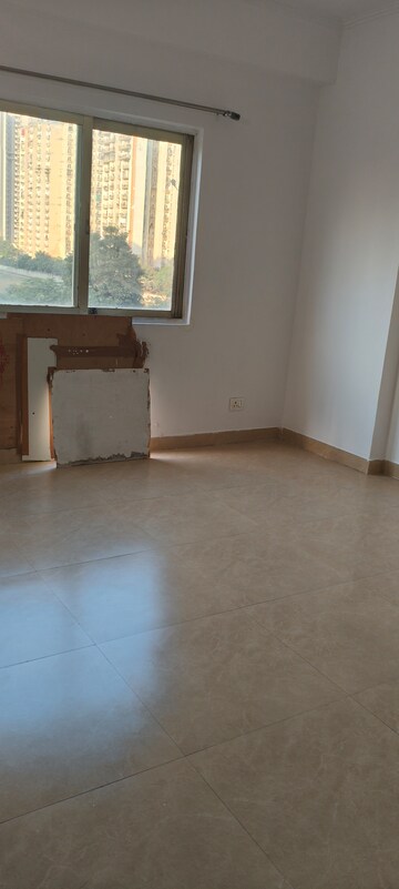 Room in 3.5 BHK Apartment at Gardenia Gateway, Sector 75 – for Rent