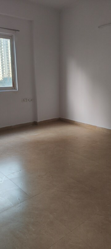 Room in 3.5 BHK Apartment at Gardenia Gateway, Sector 75 – for Rent