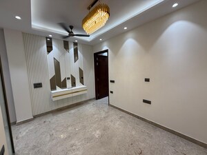 Room in 2 BHK Builder Floor at Lajpat Nagar – for Sale