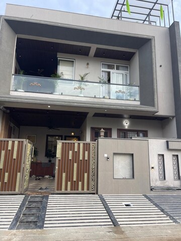 6+ BHK Villa For Sale in Vardhman Nagar