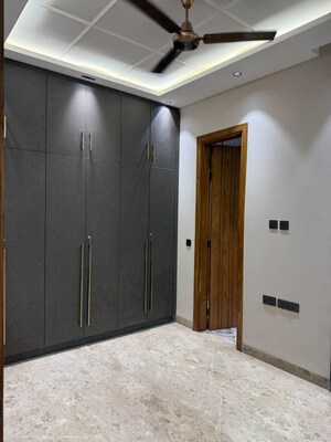 Furnished Amenities in 2 BHK Builder Floor at Lajpat Nagar – for Sale