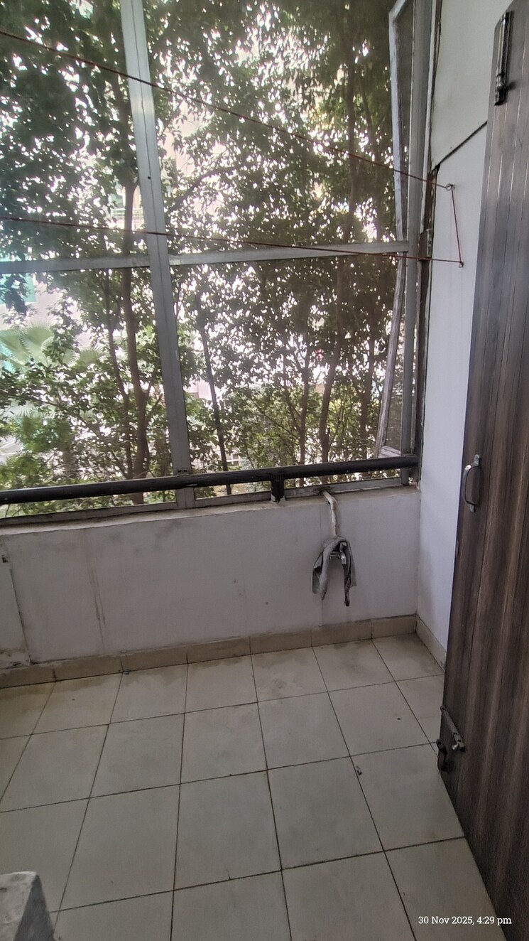 Balcony, sector 31 1 RK 230 Sq.Ft. Apartment In Sector 31 Gurgaon 9586423
