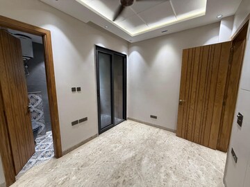 Room in 2 BHK Builder Floor at Lajpat Nagar – for Sale