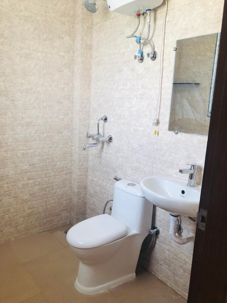 Bathroom, saurabh-niwas 1 RK 250 Sq.Ft. Penthouse In Sector 40 Gurgaon 9586506