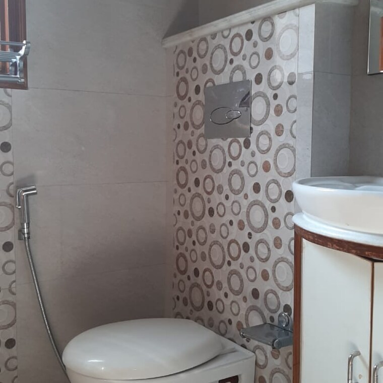 Bathroom, lajpat nagar i 2 Bedroom 900 Sq.Ft. Builder Floor In Lajpat Nagar I Delhi 9586519