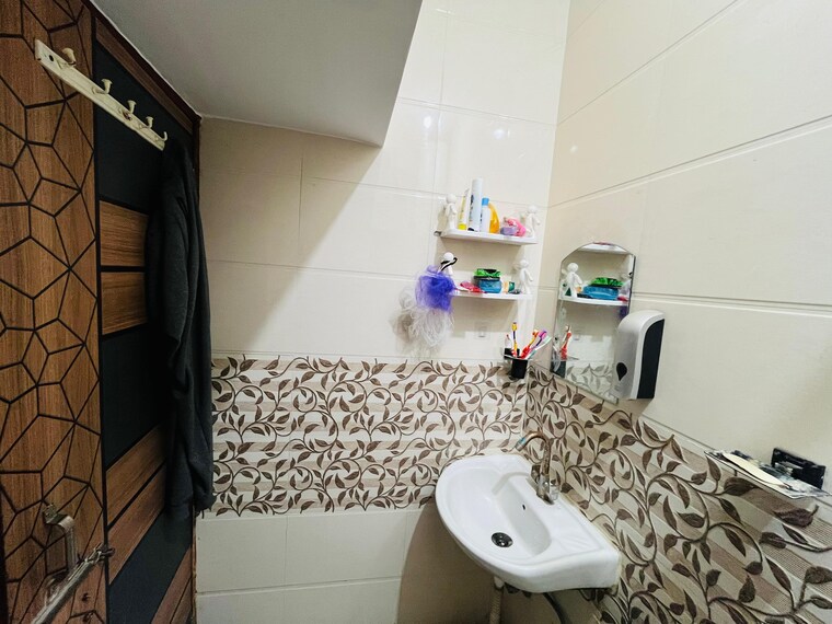 Bathroom, madangir 1 Bedroom 50 Sq.Yd. Independent House In Madangir Delhi 9586560