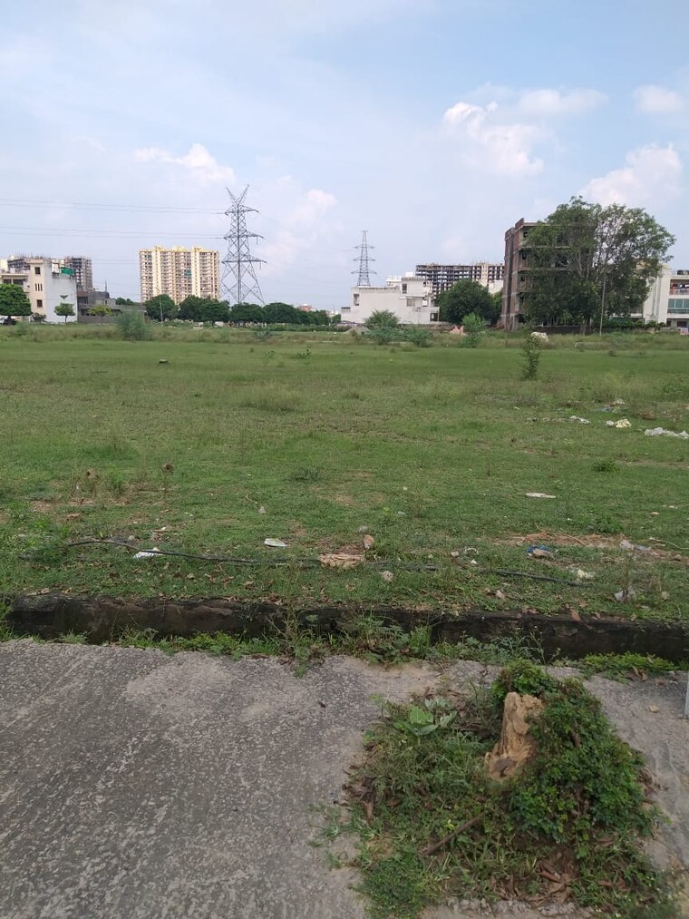 Garden, parklands  500 Sq.Yd. Plot In Sector 85 Faridabad 9586599