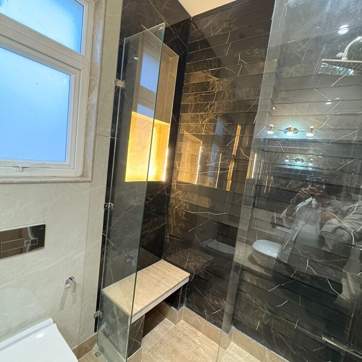 Attached Bathroom, lajpat nagar 3 Bedroom 1800 Sq.Ft. Builder Floor In Lajpat Nagar Delhi 9586675