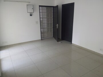 Room in 2.5 BHK Apartment at Gulshan Vivante, Sector 137 – for Sale