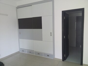 Room in 2.5 BHK Apartment at Gulshan Vivante, Sector 137 – for Sale