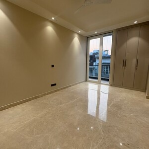 Room in 3 BHK Builder Floor at Lajpat Nagar – for Rent