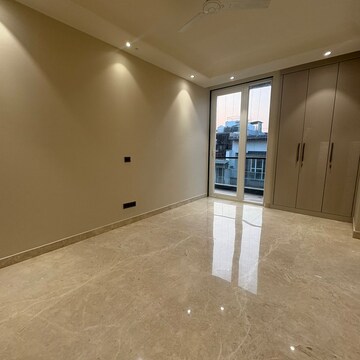 Room in 3 BHK Builder Floor at Lajpat Nagar – for Rent