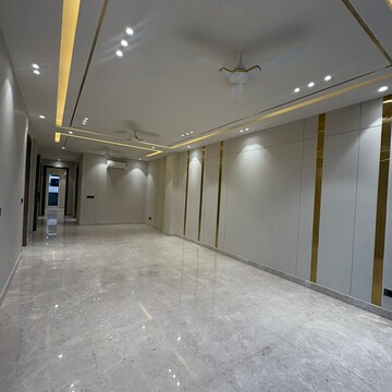 Room in 3 BHK Builder Floor at Lajpat Nagar – for Rent