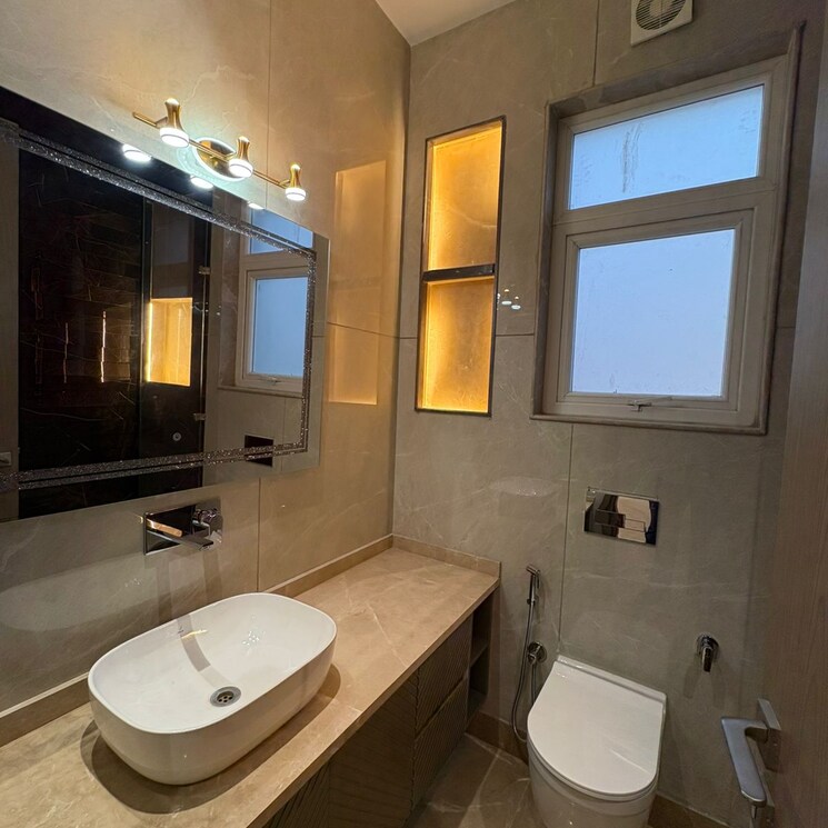 Attached Bathroom, lajpat nagar 3 Bedroom 1800 Sq.Ft. Builder Floor In Lajpat Nagar Delhi 9586675