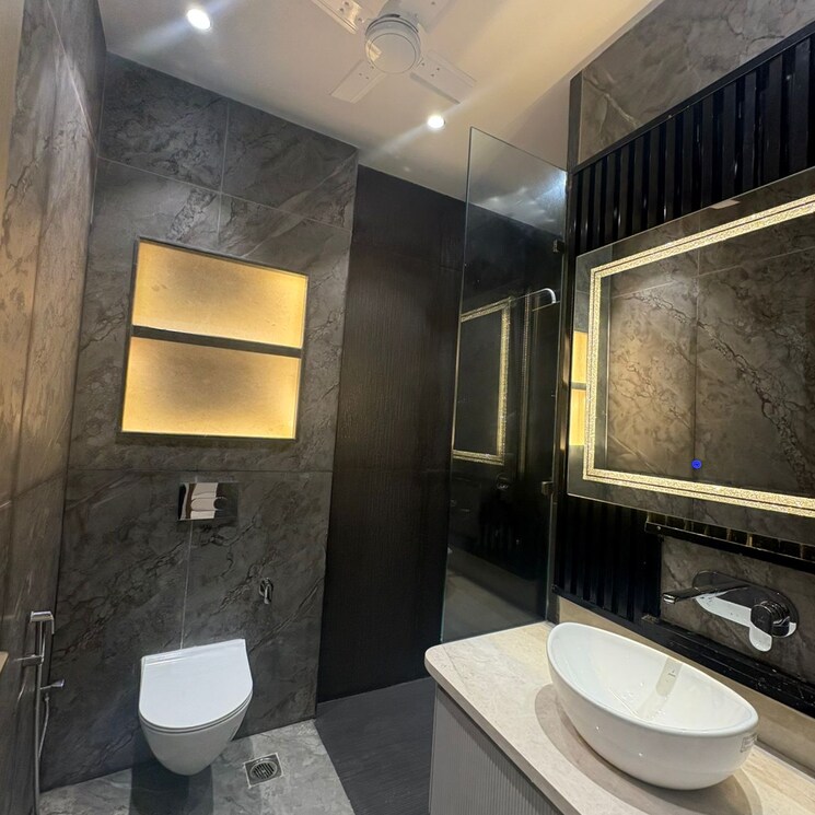 Attached Bathroom, lajpat nagar 3 Bedroom 1800 Sq.Ft. Builder Floor In Lajpat Nagar Delhi 9586675
