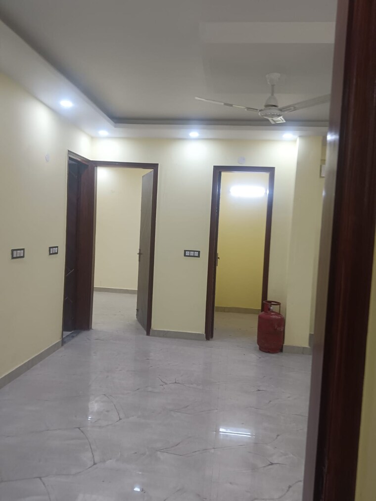 Room, chattarpur 3 Bedroom 110 Sq.Yd. Builder Floor In Chattarpur Delhi 9586970
