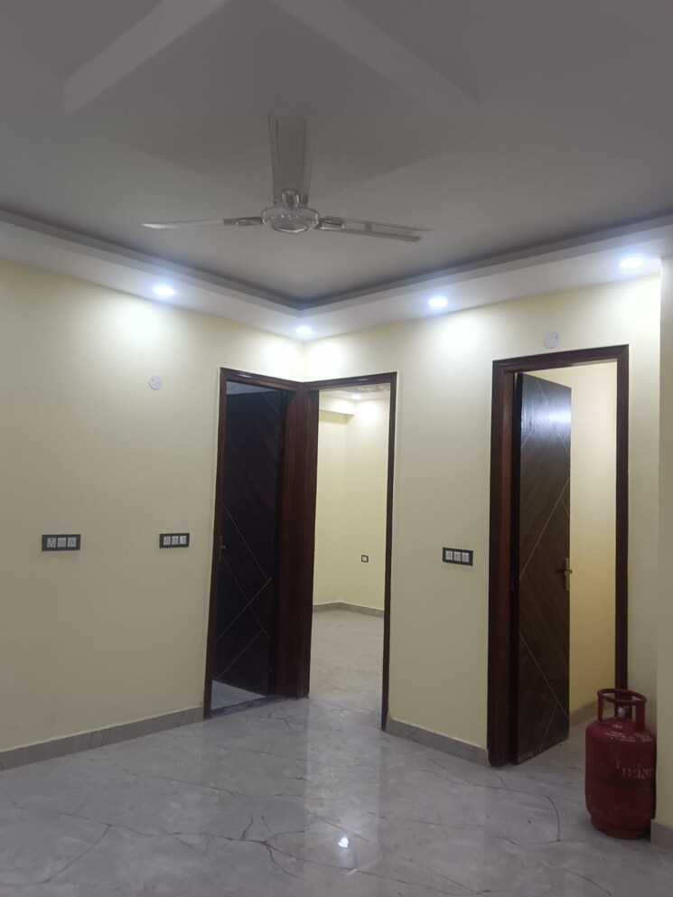 Room, chattarpur 3 Bedroom 110 Sq.Yd. Builder Floor In Chattarpur Delhi 9586970