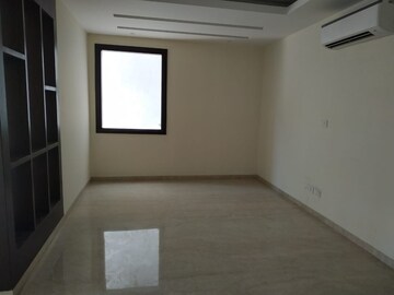 Room in 3 BHK Builder Floor at DLF The Grove, Sector 54 – for Rent