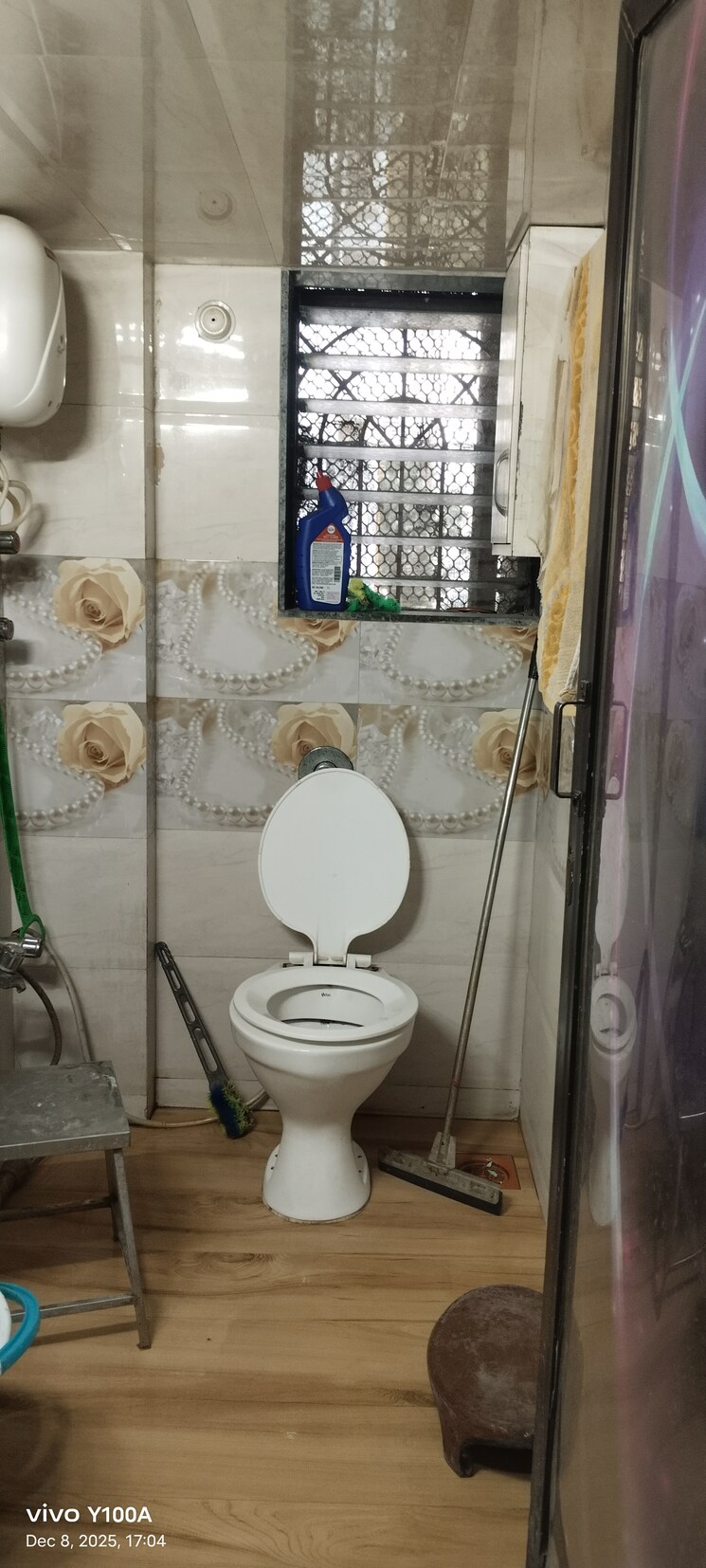 Bathroom, karma-vihar 1 RK 300 Sq.Ft. Apartment In Ghatkopar East Mumbai 9586961