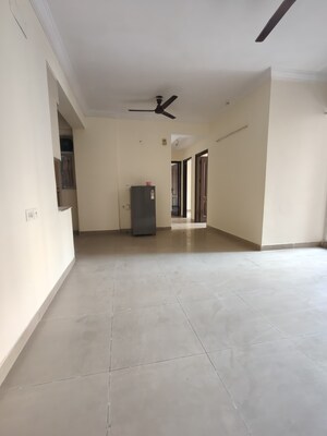 Room in 3 BHK Apartment at Sector 16c Greater Noida – for Rent