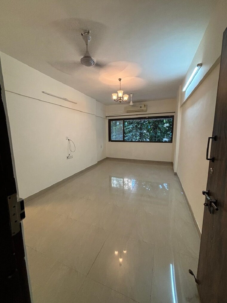 Room, bandra west 1 Bedroom 500 Sq.Ft. Apartment In Bandra West Mumbai 9586975