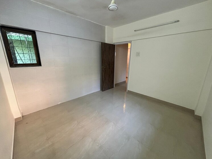 Room, bandra west 1 Bedroom 500 Sq.Ft. Apartment In Bandra West Mumbai 9586975