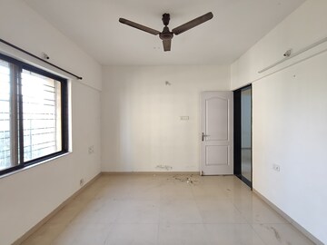 Room in 2 BHK Apartment at Kumar Kruti, Kalyani Nagar – for Rent
