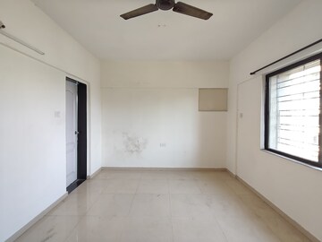 Room in 2 BHK Apartment at Kumar Kruti, Kalyani Nagar – for Rent