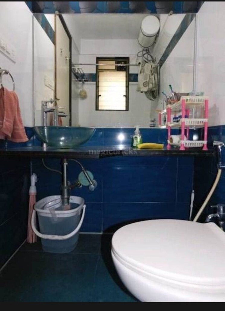 Attached Bathroom, lake-primrose 3 Bedroom 1500 Sq.Ft. Apartment In Powai Mumbai 9587019