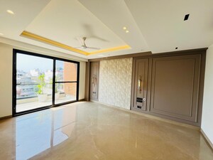 Room in 4 BHK Builder Floor at Sector 56 – for Sale