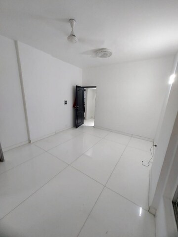 Room in 2 BHK Apartment at Khar West – for Rent