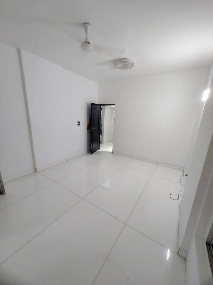 Room, khar west 2 Bedroom 700 Sq.Ft. Apartment In Khar West Mumbai 9587085