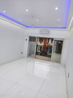 Furnished Amenities in 2 BHK Apartment at Khar West – for Rent