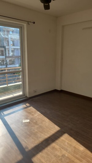 Room in 4 BHK Apartment at BPTP Parkland Pride, Sector 77 – for Rent