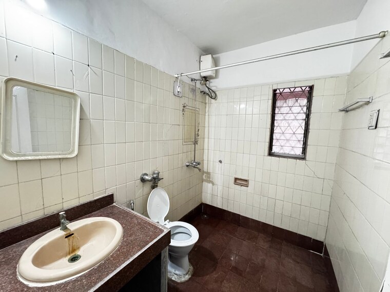 Bathroom, koregaon park 2 Bedroom 910 Sq.Ft. Apartment In Koregaon Park Pune 9587197